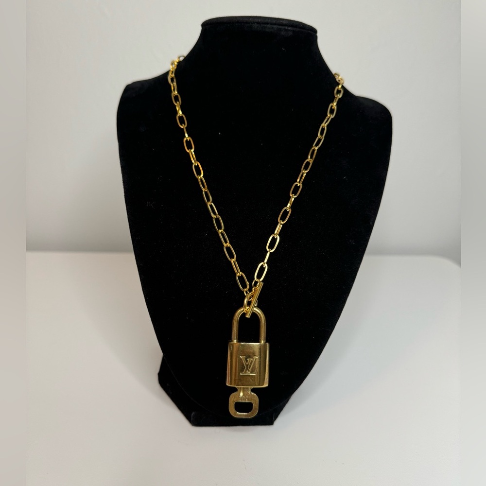LOUIS VUITTON Lock & Key #302